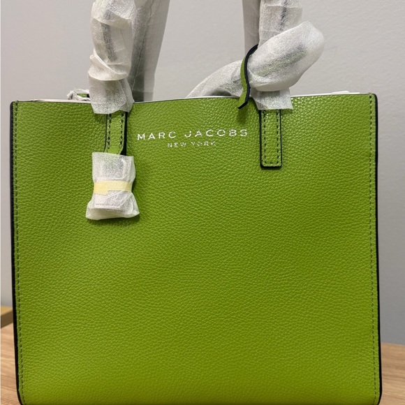 Marc Jacobs Green Pebbled Leather Tote Bag NWT
Easter Bag - Picture 8 of 15